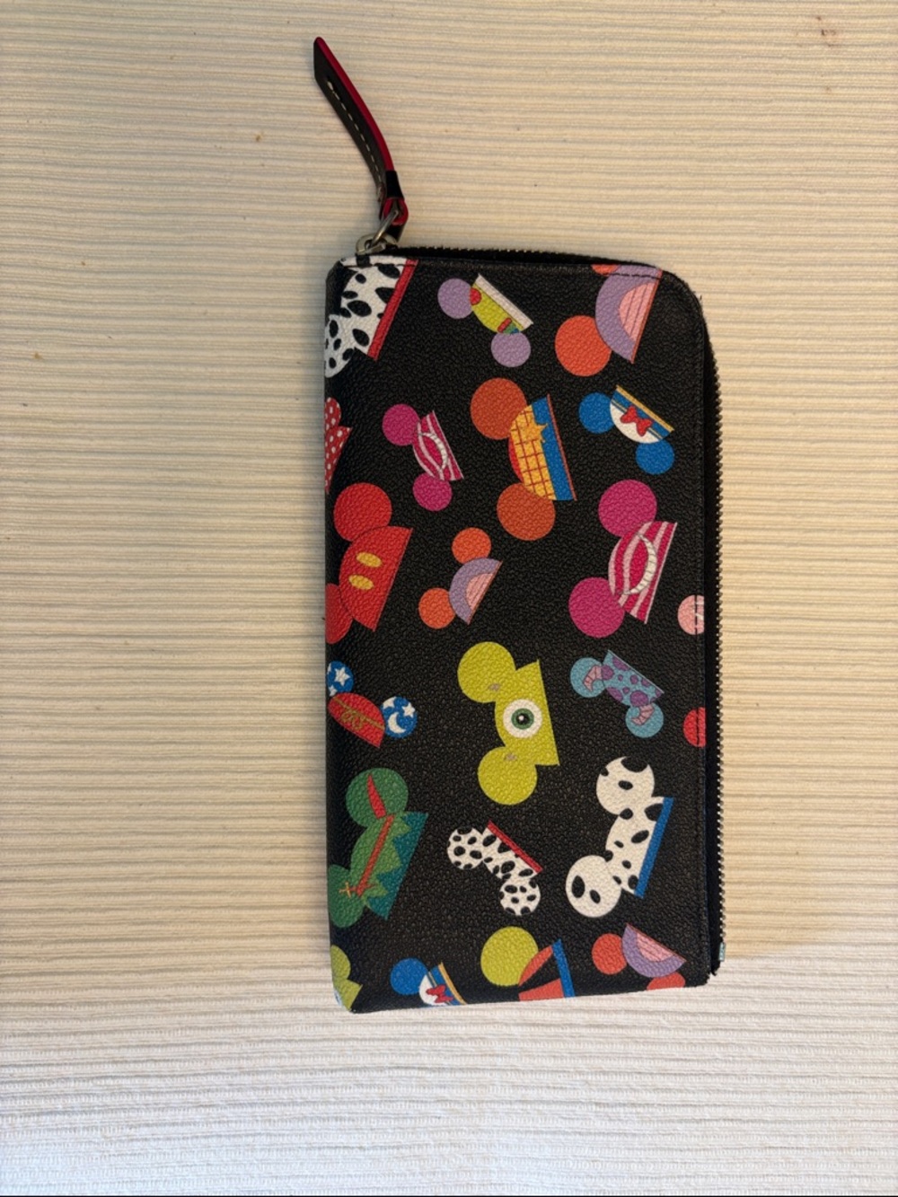 Dooney & Bourke Pebble Grain Disney Park Wallet - Picture 3 of 7
